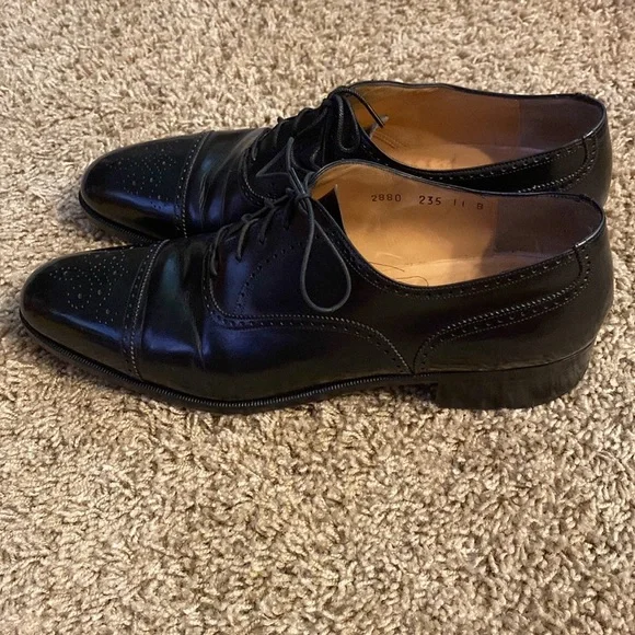 Ferragamo Black Leather Men’s Cap toe Oxfords - Picture 4 of 9